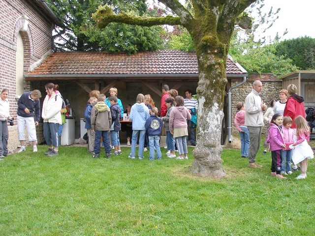 Amicale des Ecoles d'Ervy le Châtel - 1er mai 2007